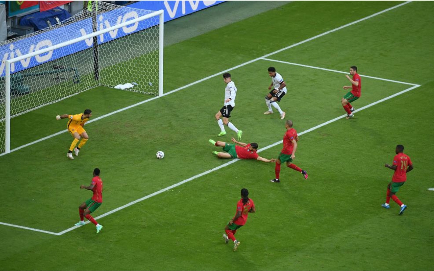 Đức 4 - 2 Bồ Đào Nha: Trật tự được thiết lập lại